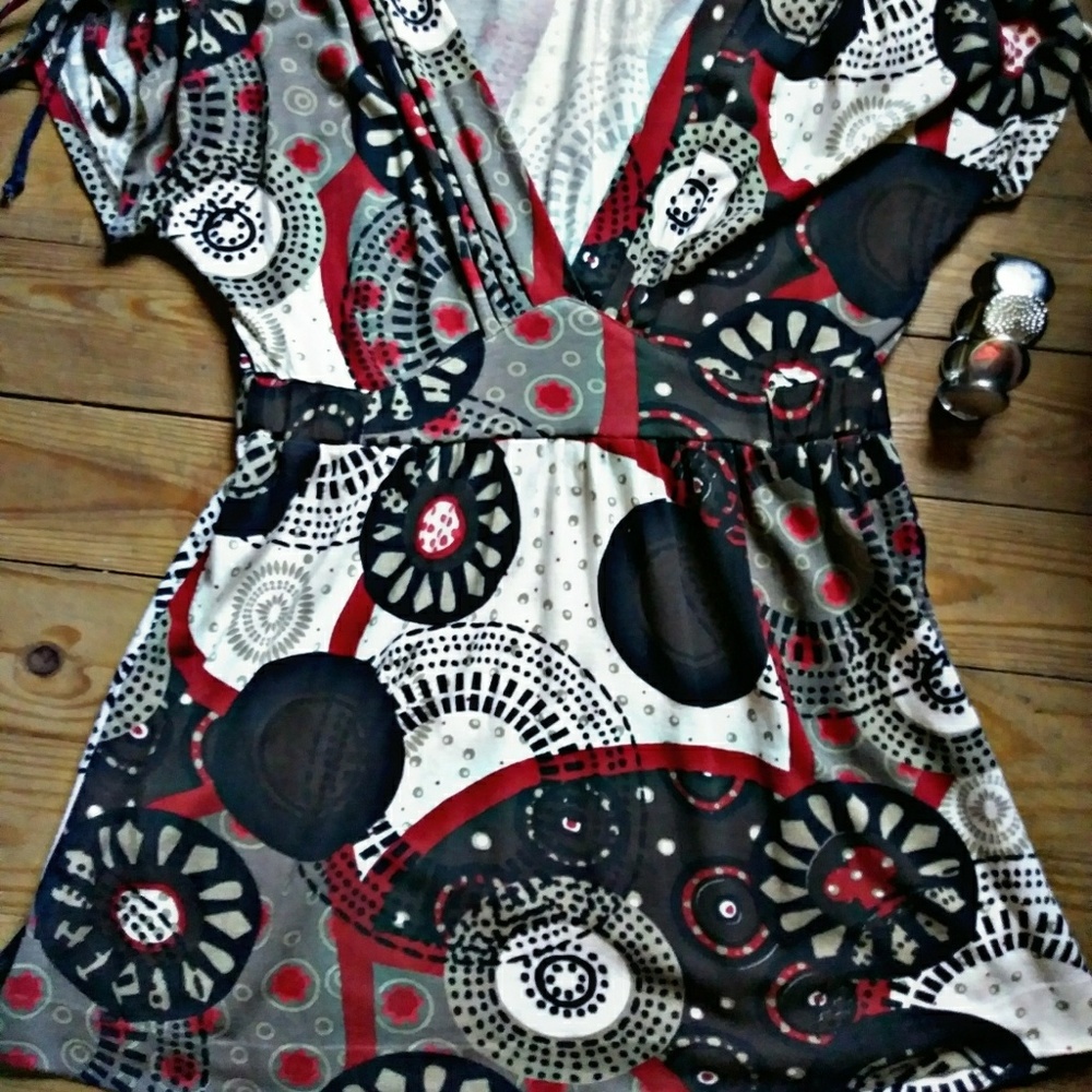 Ladies Lucky Brand v-cut top/blouse short sleeve